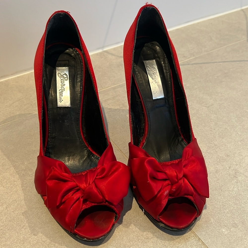 Zara Women size 36 Red open toe bow heels shoes satin type of fabric elegant